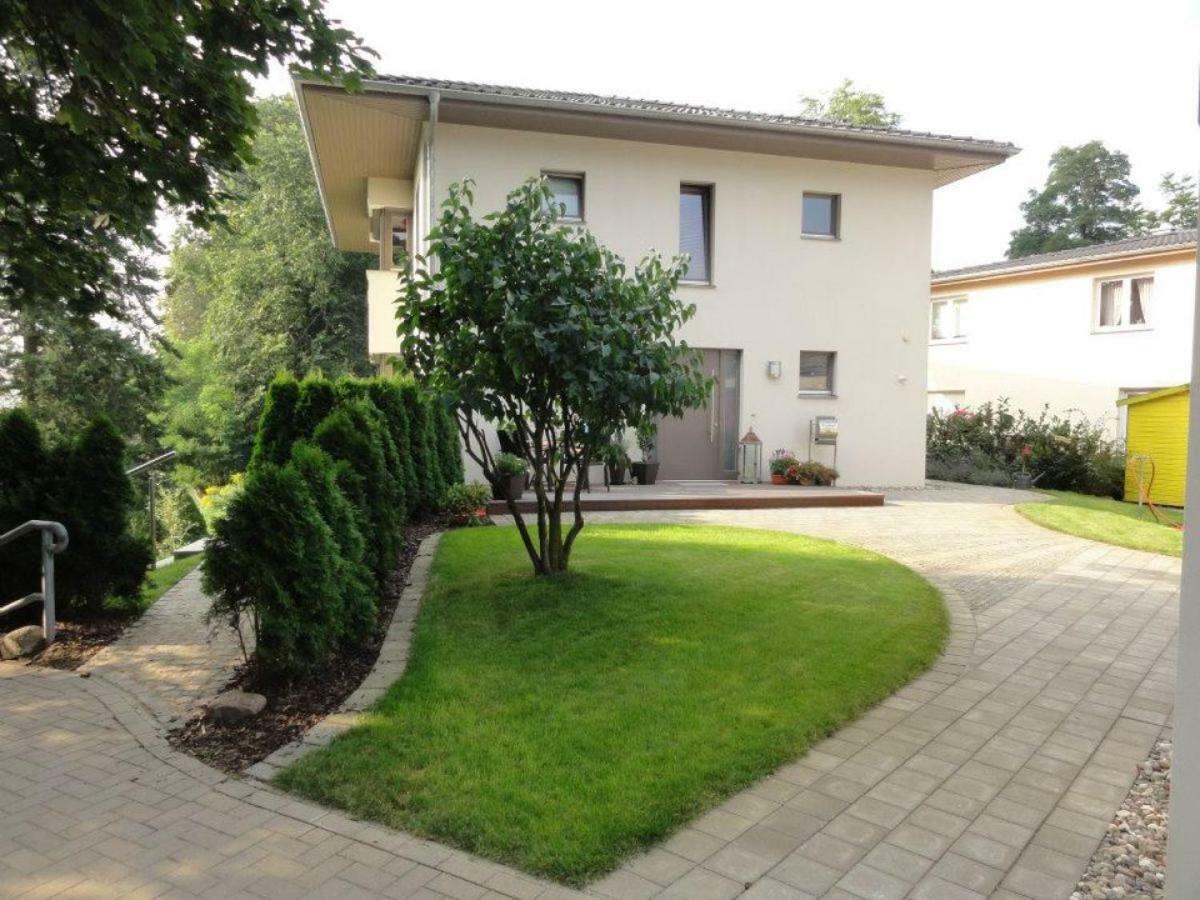 Villa Am Weinberg Варен Екстериор снимка