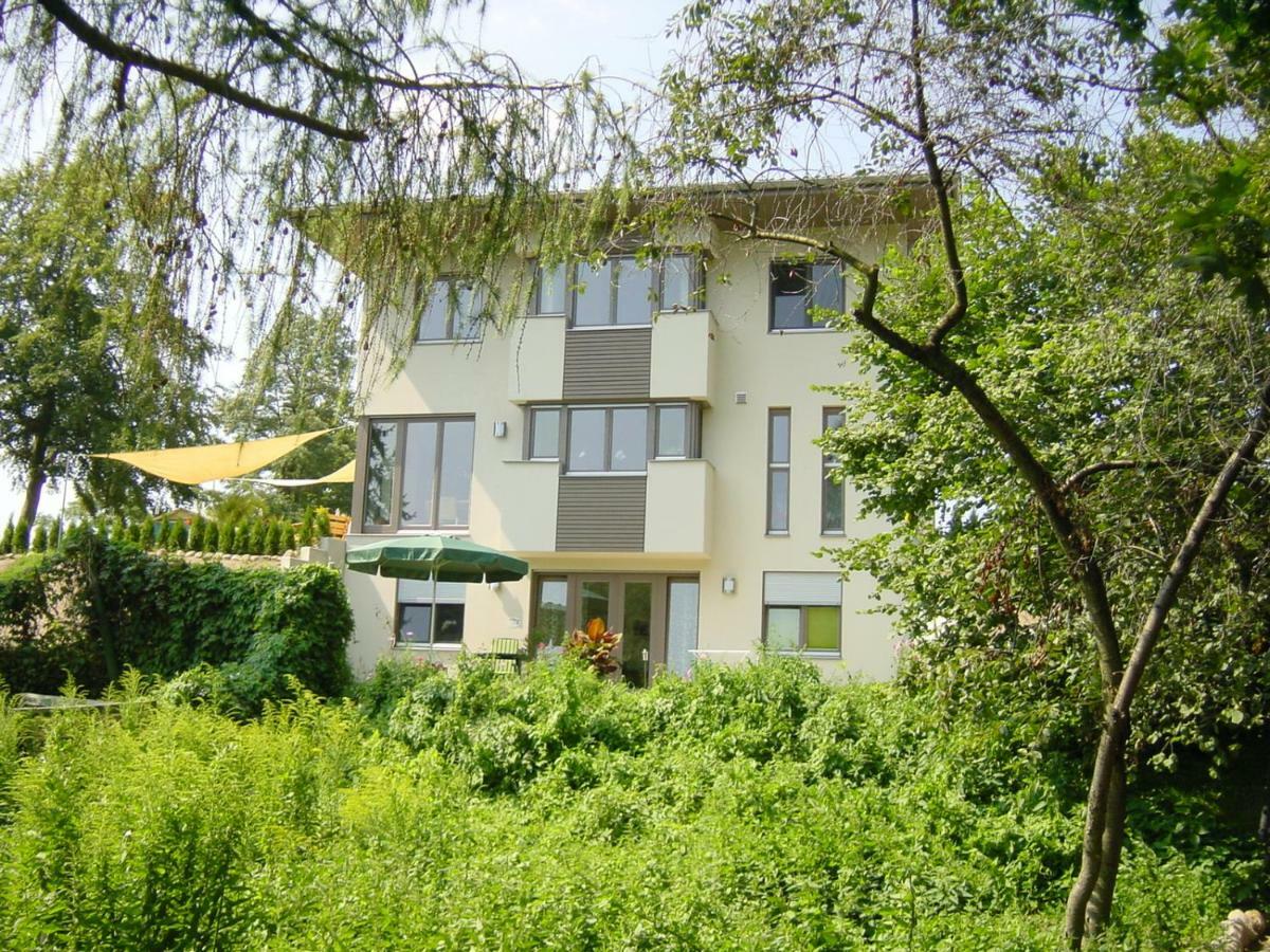 Villa Am Weinberg Варен Екстериор снимка
